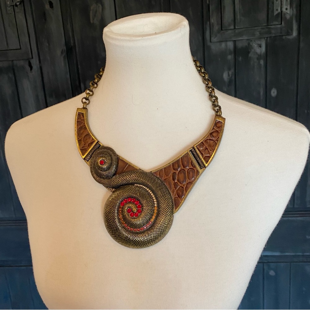 Statement necklace